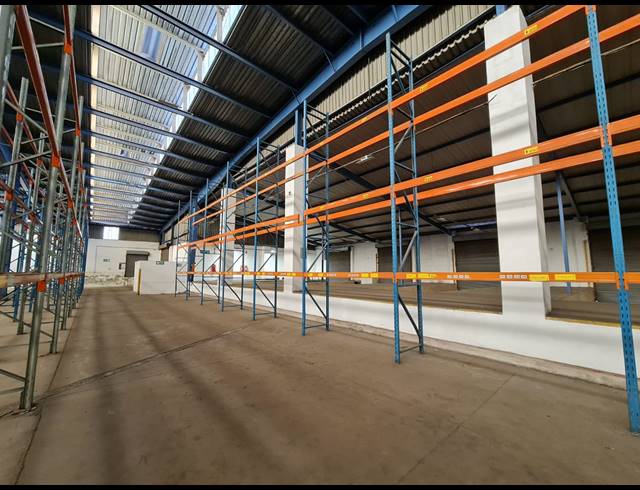 5,500M² WAREHOUSE TO LET IN WADEVILLE